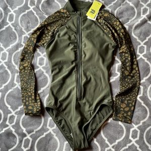 Women’s long sleeve rashguard